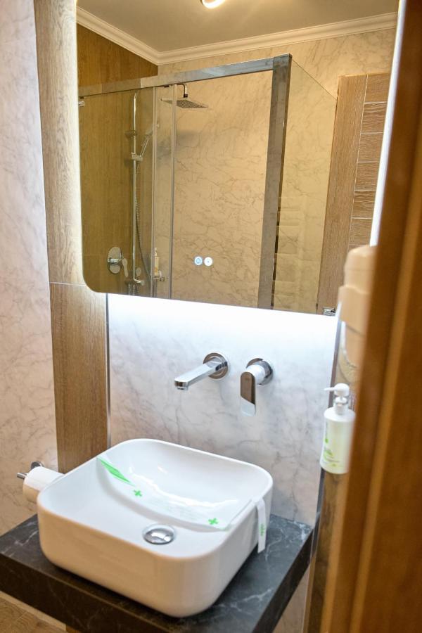 Hotel Eden Râmnicu Sărat Kültér fotó