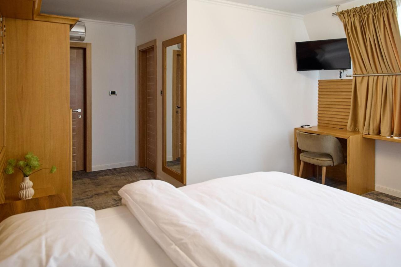 Hotel Eden Râmnicu Sărat Kültér fotó