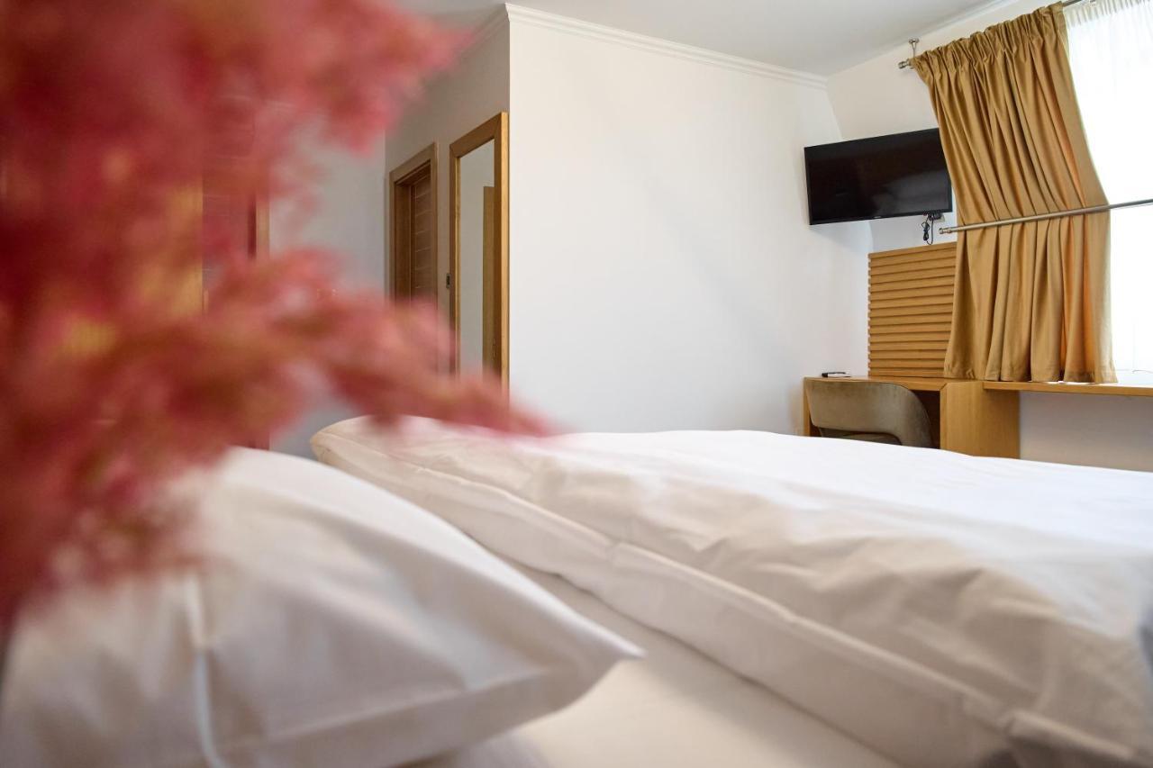 Hotel Eden Râmnicu Sărat Kültér fotó